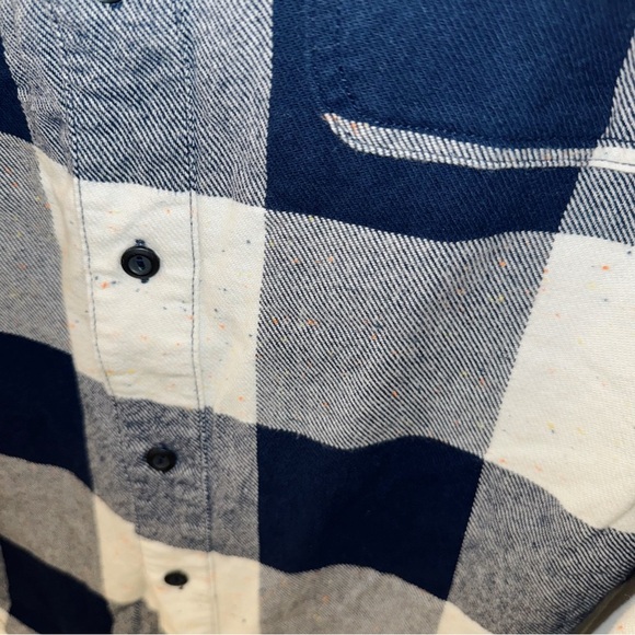 Mossimo Supply Co. Men's Blue Plaid Thick Speckled Flannel Shirt - Picture 4 of 9